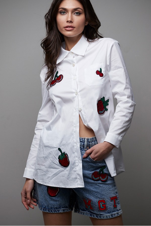 CAMISA OVER SIZE BLANCA PARCHES FRUTAS