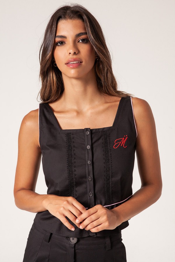 TOP ESCOTE CUADRADO NEGRO...