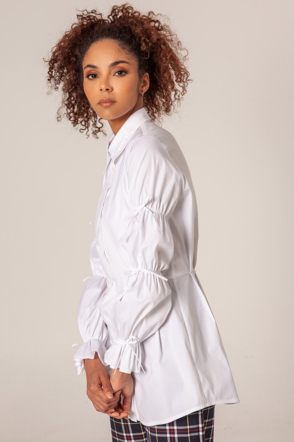 Camisa hotsell blanca abullonada